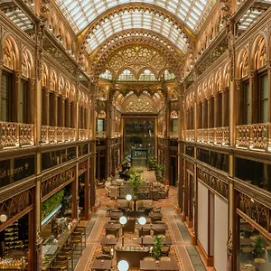 Parisi Udvar Budapest, Part Of Hyatt Budapeszt